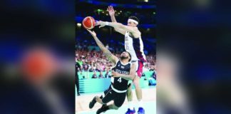 Team USA’s Devin Booker blocks the shot of South Sudan’s Carlik Jones. PHOTO FROM PHOENIX SUNS’ FACEBOOK PAGE