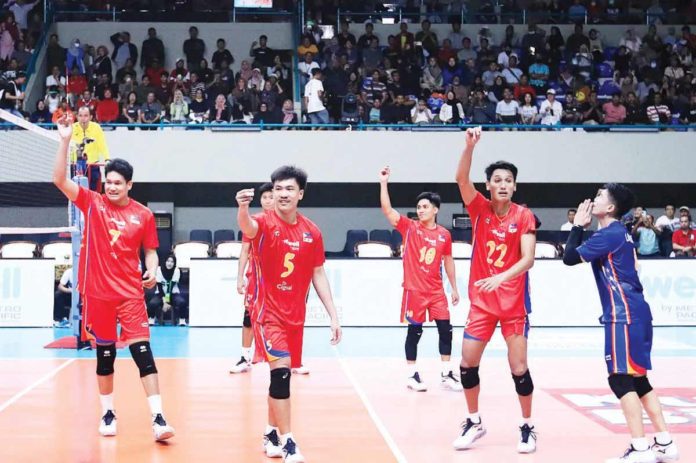 sports_Alas_resized Members of Alas Pilipinas national men’s volleyball team celebrate their victory against Vietnam on Sunday night. PHOTO COURTESY OF VOLLEYBALL PHILIPPINES