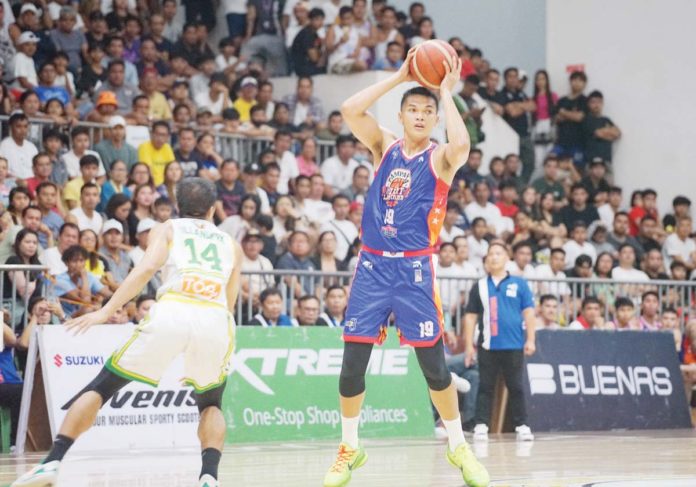 sports_Baltazar_resized Justine Baltazar leads Pampanga Giant Lanterns in their lopsided win over Iloilo United Royals. MPBL PHOTO