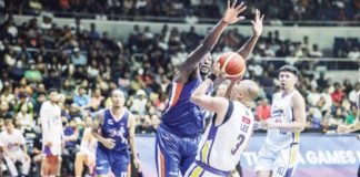 Meralco Bolts import Allen Durham attempts to block the shot attempt of Magnolia Chicken Timplados Hotshots’ Paul Lee. PBA PHOTO