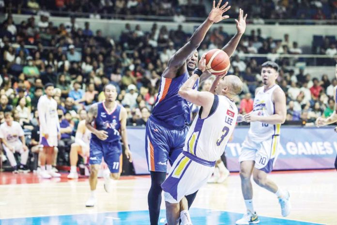 sports_Meralco_resized Meralco Bolts import Allen Durham attempts to block the shot attempt of Magnolia Chicken Timplados Hotshots’ Paul Lee. PBA PHOTO