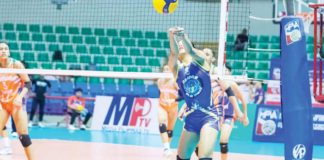 Negros-ICC Blue Hawks’ Gelah Lopez tries to save the ball from going out. MPVA PHOTO