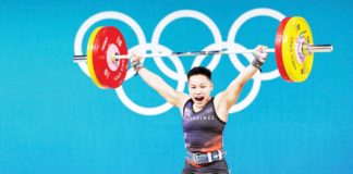 Filipina weightlifter Elreen Ann Ando screams after completing her clear and jerk performance. REUTERS