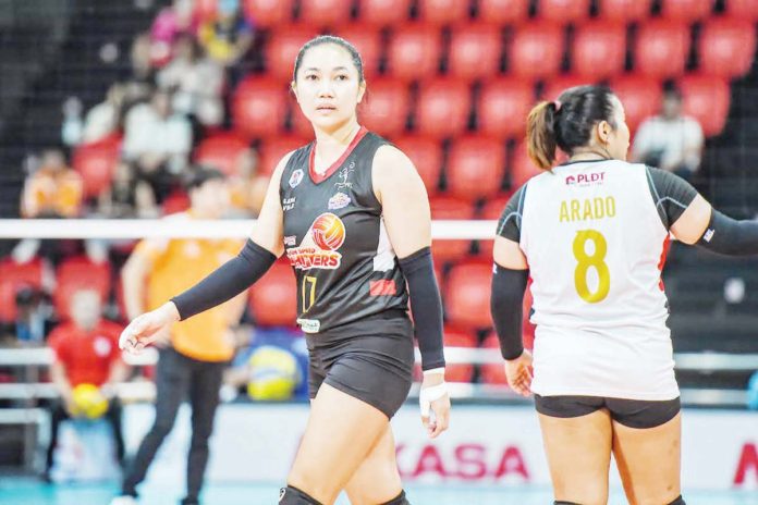 Ilongga Fiola Ceballos tallied a double-double performance in PLDT High Speed Hitters’ sweep win over Farm Fresh Foxies. PVL PHOTO