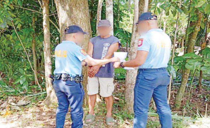 35-fugitives-1 The No. 6 most wanted person of Capiz Province for rape was arrested in Pilar town on Tuesday afternoon, Sept. 24, 2024. Pilar police said alias “Felix”, 68, was a resident of the town’s Barangay San Blas. PRO-6 PHOTO