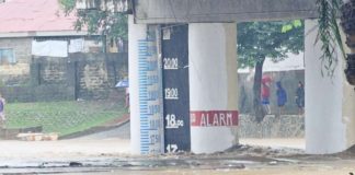 The Marikina River reached second alarm by mid-morning Monday, September 2, 2024, as water level continued to rise amid persistent rains due to Tropical Storm Enteng (international name: Yagi). The Marikina Public Information Office said in a Facebook post that the river hit 16 meters high at 8:32 a.m. and 17 meters by 10:55 a.m. If the river’s water swells to 18 meters high, the local government may impose mandatory evacuation of residents. PHOTO Ram Nabong / INQUIRER.net