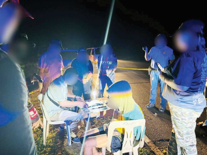 antique_buy-bust_1_resized Suspected drug peddler alias “Shawn” looks on while authorities account for the alleged shabu seized from him during a buy-bust operation in Barangay Esperanza, Culasi, Antique. PDEA REGION 6/FACEBOOK PHOTO