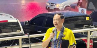 Gov. Arthur Defensor Jr. advises residents of Iloilo province against wading in floodwaters whenever possible and seeking immediate medical attention if symptoms of leptospirosis appear. BALITA HALIN SA KAPITOLYO PHOTO