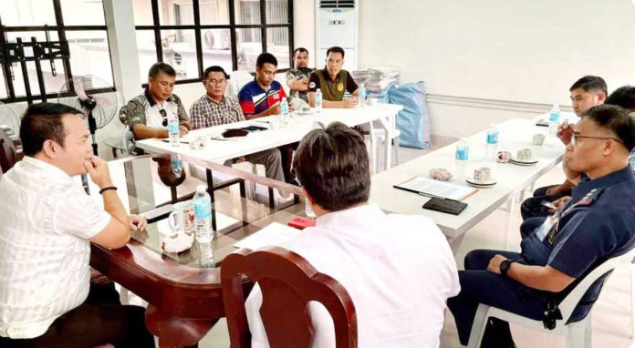 ime_DepEd_PDEA_1_resized Iloilo Schools Division Superintendent Ernesto Servillon Jr. holds a meet with representatives from the Philippine National Police and Philippine Drug Enforcement Agency on how to strengthen the anti-drug campaign in public schools. PHOTO FROM DEPED ILOILO