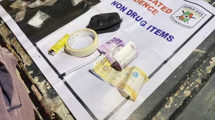 jaro_drug_bust_resized Two drug suspects were found in possession of around P102,000 worth of suspected shabu in a drug sting in Barangay Lanit, Jaro, Iloilo City on Monday night, Sept. 23, 2024. PHOTO COURTESY OF K5 NEWS FM ILOILO