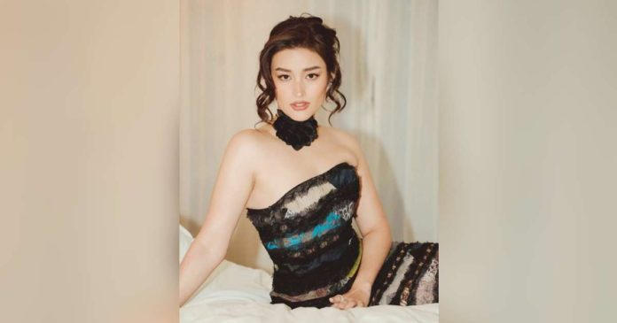 liza_1_superimposed_resized LIZA SOBERANO