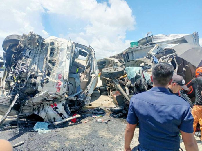 mixer_truck-wing_van_collision_1_resized A wing van suffered a tire blowout causing the driver to lost control of the vehicle and it crashed against the mixer truck running from the opposite direction in Barangay Calaboa, Leganes, Iloilo on Tuesday morning, Sept. 10, 2024. Leganes police confirmed two individuals died. AJ PALCULLO/PN