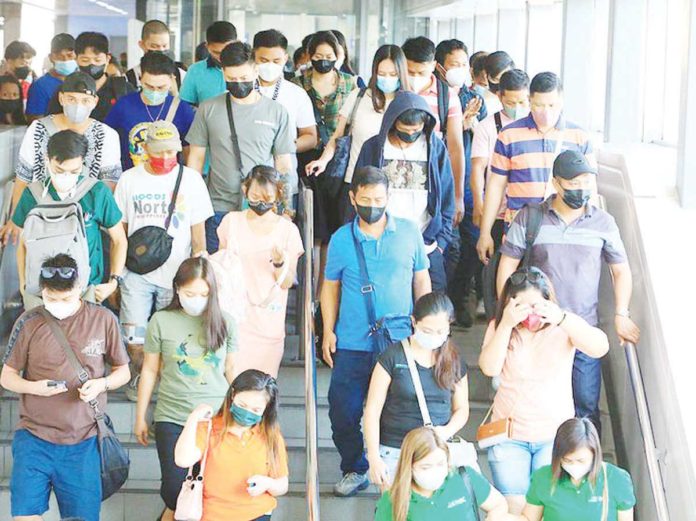 pinoy_side_hustles_1_resized The annual Shopperscope study of Kantar done from February 2024 to April 2024 showed that this year, 73 percent of Filipinos said they are managing their resources to make both ends meet but that may entail some extra work. PHOTO COURTESY OF PHILIPPINE STAR/WALTER BOLLOZOS