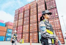 300 āoverstayingā rice containers at Manila port claimed ā PPA Port officers guard containers of imported rice ahead of an inspection by Philippine Ports Authority officials of a warehouse at the Port of Manila on Sept. 21, 2024. RYAN BALDEMOR/PHILSTAR.COM PHOTO