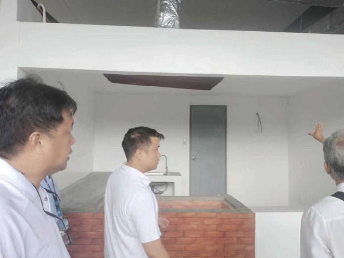 site2_resized The Bacolod City Engineering Office and the City Legal Office on Wednesday, Sept. 25, 2024, conducted an inspection of the temporary relocation site for tenants of Manokan Country located at the Parking Hub of SM City’s North Wing.