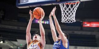 Capiznon Christian Manaytay of the University of Santo Tomas Growling Tigers tries to score against the defense of Ateneo de Manila University Blue Eagles’ Joshua Lazaro. UAAP PHOTO