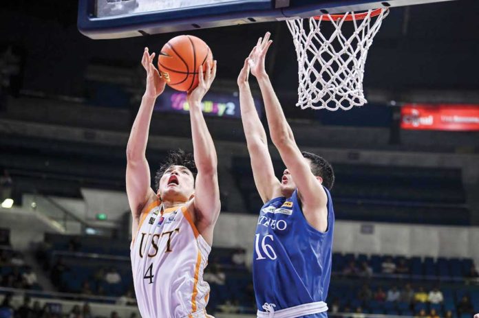 sports-UAAP Capiznon Christian Manaytay of the University of Santo Tomas Growling Tigers tries to score against the defense of Ateneo de Manila University Blue Eagles’ Joshua Lazaro. UAAP PHOTO
