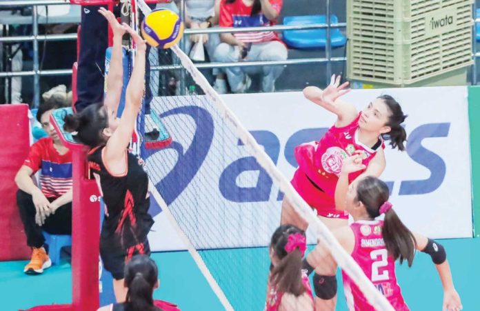 sports_Biñan_resized Biñan Tatak Gel 1-Pacman Partylist Volley Angels’ Mary Ann Nuique scores against a Quezon Tangerines’ defender. MPVA PHOTO
