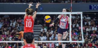 Creamline Cool Smashers’ Erica Staunton smashes the ball against the defense of Cignal HD Spikers’ Toni Rose Basas. PVL Photo. PVL PHOTO