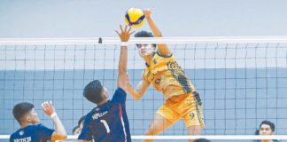 Ilonggo Dryx Saavedra of Far Eastern University Tamaraws attempts to score against Colegio de San Juan de Letran Knights’ Vince Himzon. PHOTO COURTESY OF V-LEAGUE