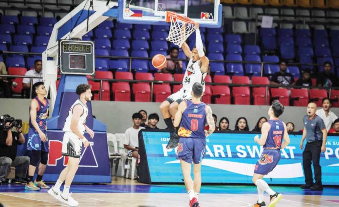 sports_King_resized Blackwater Bossing’s George King Jr. scores on a two-handed dunk. PBA PHOTO