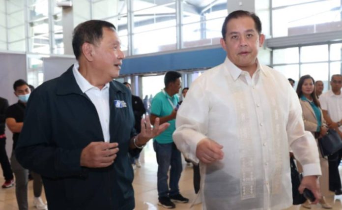 sss-romualdez-macasaet Social Security System (SSS) President and Chief Executive Officer Rolando Ledesma Macasaet (left) meets with House Speaker Ferdinand Martin G. Romualdez on the sidelines of the Liga ng Mga Barangay’s National Congress at the World Trade Center in Pasay City to discuss the social security coverage of barangay officials across the country.