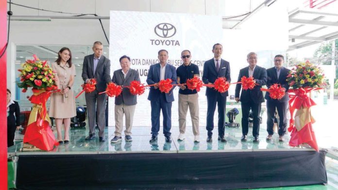 toyota_resized (From left): Toyota Mandaue-North General Manager Kimberly Cuenco, Toyota Cebu City Inc. Executive Vice President Jose Manuel Cuenco, Toyota Cebu City Inc. President Jesus Cuenco, Danao City’s Vice Mayor Ramon D. Durano III, Danao City’s Mayor Thomas Mark H. Durano, Toyota Motor Philippines (TMP) President Masando Hashimoto, TMP Executive Vice President of Marketing and Vehicle Logistics Jose Maria Atienza, and TMP First Vice President of Value Chain and Customer Experience Bernardino Arevalo