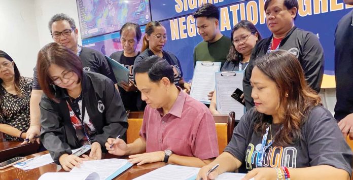 CNA-1 Gov. Arthur Defensor Jr.; Ma. Airis Penetrante, president of the Association of Iloilo Provincial Government Employees; and Atty. Renee Valencia, head of the Provincial Human Resource Management and Development Office, signed the Collective Negotiation Agreement (CNA) incentive of the government employees to be released in December 2024. BALITA HALIN SA KAPITOLYO/FB PHOTO