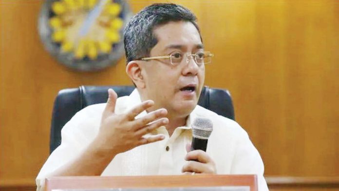 Comelec_1_resized “As of today, may 66 na kumpirmado na makakasama sa pangalan nila sa listahan bilang lehitimo, valid, and true candidates para sa darating na halalan,” says Commission on Elections chairperson George Erwin Garcia.