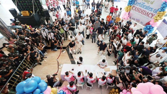 Comelec_1_resized The recent eight days (October 1-8) for filing certificates of candidacy for the May 12, 2025 elections was a spectacle in itself, drawing crowds to the Comelec desk set up at the Manila Hotel on Tuesday. INQUIRER.NET, GRIG C. MONTEGRANDE