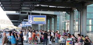 Passengers arrive at the Ninoy Aquino International Airport (NAIA) terminal 3 in Paranaque City. Manila International Airport Authority head executive assistant Chris Noel Bendijo said that the NAIA terminals 2 and 3 are now free from bed bugs. INQUIRER PHOTO / GRIG C. MONTEGRANDE