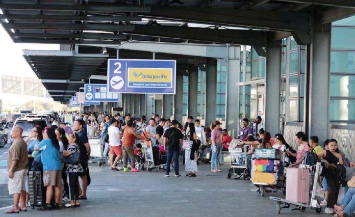 NAIA_fees_resized Passengers arrive at the Ninoy Aquino International Airport (NAIA) terminal 3 in Paranaque City. Manila International Airport Authority head executive assistant Chris Noel Bendijo said that the NAIA terminals 2 and 3 are now free from bed bugs. INQUIRER PHOTO / GRIG C. MONTEGRANDE