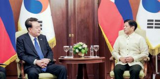 President Ferdinand R. Marcos Jr. welcomes South Korean President Yoon Suk Yeol in Malacañang in celebration of the 75th anniversary of the Philippines-South Korea diplomatic relations. Following the arrival honors yesterday, President Yoon signed the guest book. The leaders then held a brief tête-à-tête. PCO