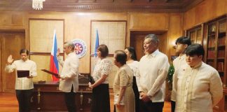 Former Cavite governor Juanito Victor “Jonvic” Remulla takes his oath as the new Secretary of the Department of Interior and Local Government before President Ferdinand Marcos Jr. in Malacañang. MPC POOL PHOTO