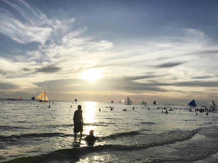 boracay_tourists_resized Boracay Island attracted 100,497 domestic visitors and 20,468 foreigners in September 2024.