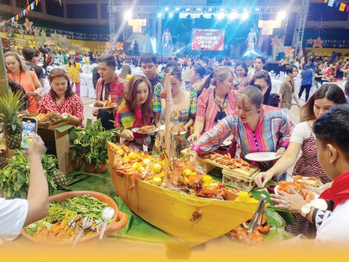 capiz_culture_1_resized The Capiztahan Night on Oct. 17 featured a seafood feast that emphasized Capiz Province's abundant marine resources. CAPIZ PROVINCIAL GOVERNMENT COMMUNICATIONS GROUP/FB PHOTO