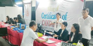 Atty. Jonathan Sayno (standing, right), Election Assistant II of the Commission on Elections in Iloilo City, oversees the filing of certificates of candidacy at the third floor of Robinsons Place Iloilo Cinema on Quezon Street. AJ PALCULLO/PN