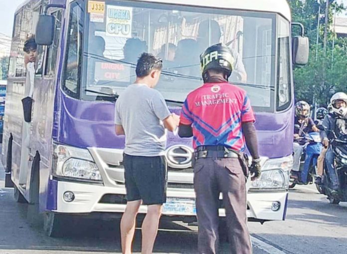 driver-arrested-1 A minibus driver was placed under citizen's arrest after he crumpled and threw away a temporary operator’s permit issued to him by a traffic enforcer following a traffic violation. ILOILO CITY TRAFFIC MANAGEMENT UNIT FB PHOTO