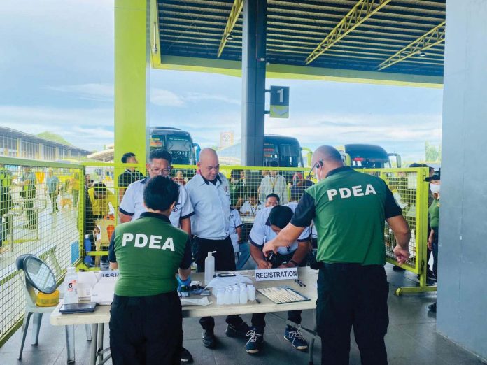 drug_tests_resized The Philippine Drug Enforcement Agency and Land Transportation Office in Region 6 lead the surprise drug tests in transport terminals and airport in Iloilo on Friday, Oct. 4, 2024. PDEA REGION 6 PHOTO