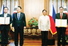 Korea's Deputy Prime Minister and Minister of Economy and Finance Choi Sang-mok (left) and Finance Secretary Ralph Recto (right) pose for a photo during the ceremonial exchange of agreements in Malacañang Palace on Oct. 7, 2024. The signing was witnessed by President Ferdinand R. Marcos Jr. (2nd from right) and South Korean President Yoon Suk Yeol (2nd from left). DOF PHOTO