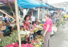 Flower vendors in Iloilo City saw a slight increase of P50 to P100 on select flowers, but they said prices have mostly remained stable. Photo shows flower vendors along Iznart Street in City Proper district. AJ PALCULLO/PN