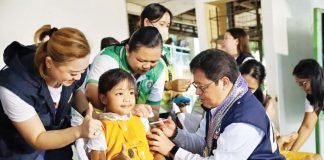 A school-based immunization program was launched by the Department of Health (DOH) Region 6 in Sagay City, Negros Occidental, on September 13, underscoring the regional commitment to combating vaccine-preventable diseases. DOH-6 director Adriano Suba-an is shown here vaccinating a young learner at Jose B. Puey Sr. Elementary School in Sagay City. 