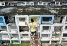 REMEMBERING DEPARTED LOVED ONES. It is a tradition for families to visit cemeteries on Nov. 1 and Nov. 2, bringing candles and flowers for their departed loved ones. Photo shows a man sprucing up tombs at the Jaro Catholic Cemetery in Iloilo City ahead of Fiesta Minatay. AJ PALCULLO/PN