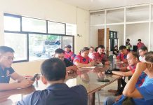 TRAFFIC DISRUPTIONS EXPECTED: 17,000 supporters to join Team Uswag foot parade Iloilo City’s Transport and Traffic Management Office head Uldarico Garbanzos convened traffic enforcers on Monday, Oct. 7, in connection with the foot parade and caravan today, Oct. 8, organized by Team Uswag in line with their filing of certificates of candidacy. ILOILO CITY TRAFFIC MANAGEMENT UNIT PHOTO