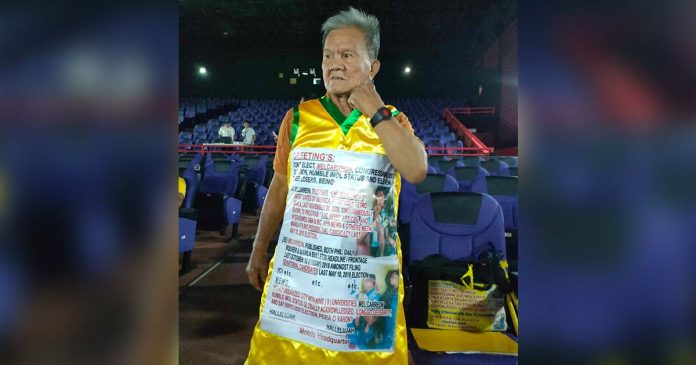 Known for his unique campaign style – wearing a sash or body placard – Mel Carreon launches his 12th attempt at securing an elected position in Iloilo City. He was the first to file his certificate of candidacy yesterday for the May 12, 2025 midterm elections. Photo courtesy of AJ Palcullo/PN