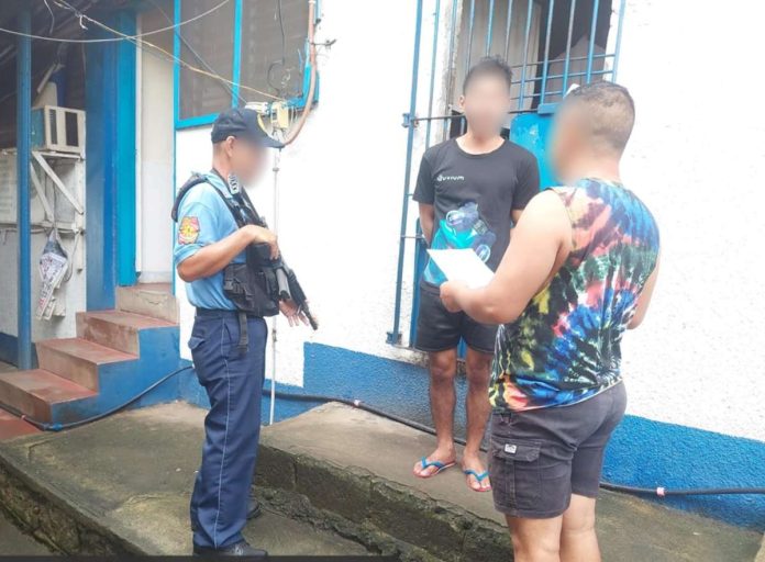 number_1_fugitive_resized Alias “Vin”(center), charged with rape, was arrested in Barangay I-B, Manapla, Negros Occidental on Oct. 15, 2024. PRO-6 PHOTO