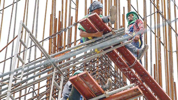 rebars_mindanao_1_resized Reinforcement bars (rebars) in Mindanao failed to meet the minimum standard for weight and are prone to brittleness, according to the Philippine Iron and Steel Institute. PNA PHOTO BY JOAN BONDOC