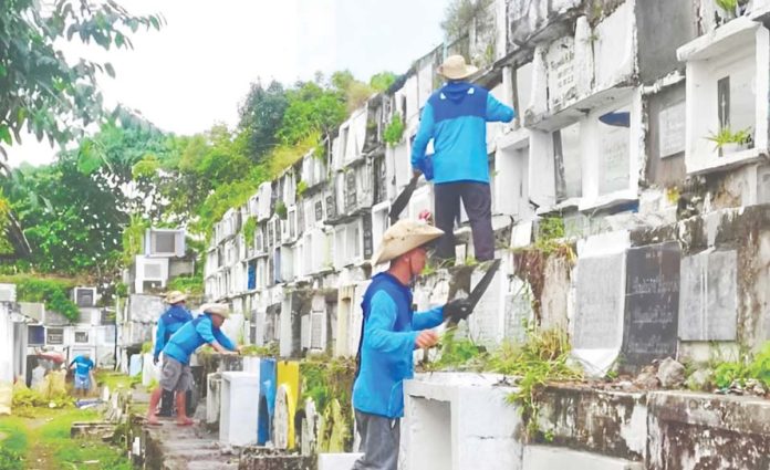 roxas-responders Members of the Roxas City Groundskeeper and Clean-up Crew headed by Joel Daria helped clean the Banica Public Cemetery ahead of the observance of All Saints’ Day (November 1) and All Souls' Day (November 2). MAYOR RONNIE DADIVAS/FACEBOOK PAGE PHOTO