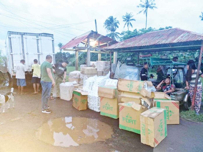 smuggled-cigar Three men were arrested on Tuesday, Oct. 29, 2024, with P2,340,000 worth of smuggled cigarettes in an anti-smuggling operation in Binalbagan, Negros Occidental. REGIONAL MARITIME UNIT 6 PHOTO