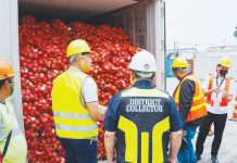 Bureau of Customs agents check smuggled onions from China at the Port of Manila on Thursday, Oct. 3, 2024. The agency seized around P2 million worth of onions. BUREAU OF CUSTOMS PHOTO